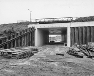 843827 Gezicht op de aanleg van het viaduct in de Taludweg (onderdeel van de S15, de secundaire provinciale weg ...